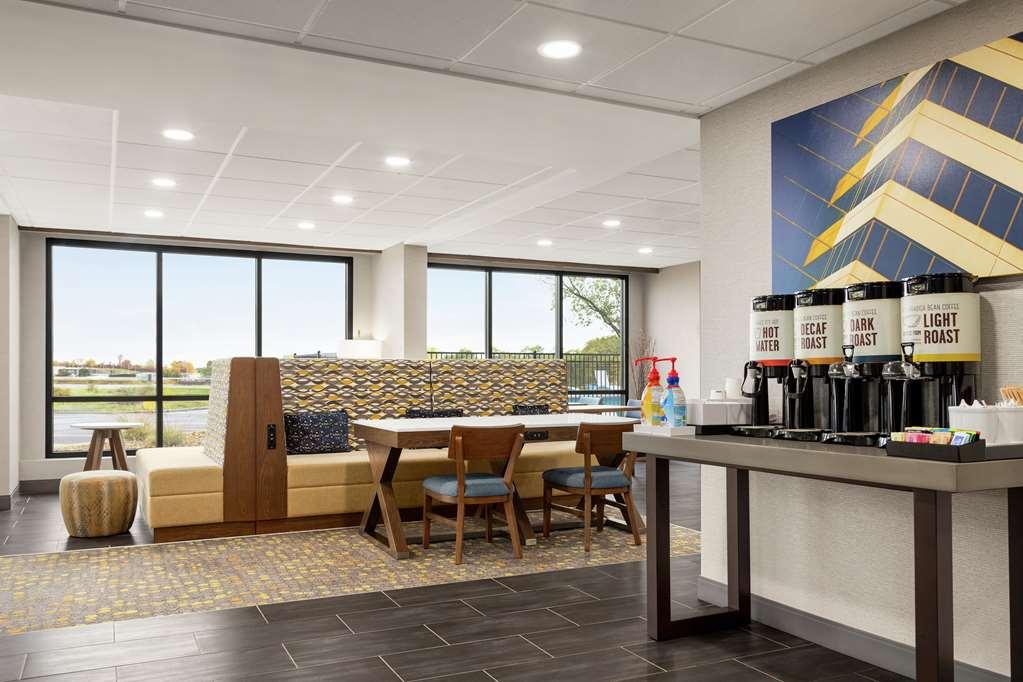 Hampton Inn Kansas City - Airport Restaurant photo